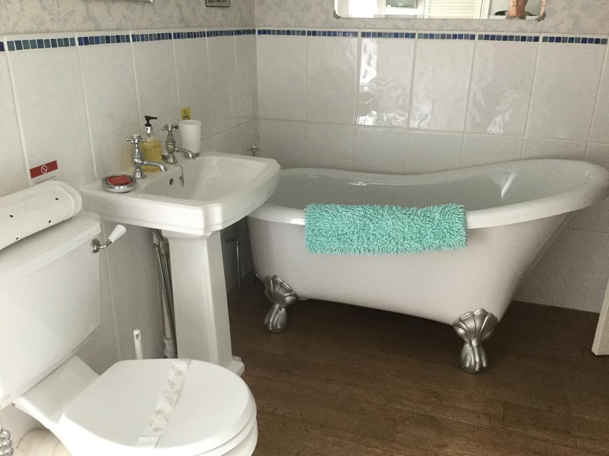 הוליוול Celyn Villa Bed And Breakfast מראה חיצוני תמונה